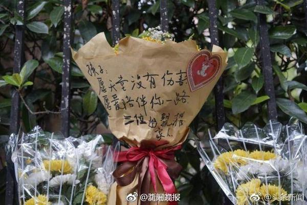 回忆杀！探长晒10年前CBA球星自拍照 易建联、杨鸣、郭艾伦在列